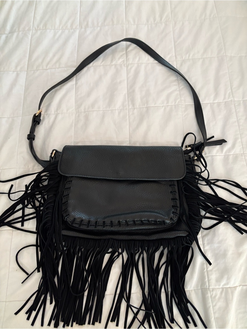 Moda Luxe Black Fringe vegan Leather Crossbody Bag - Women